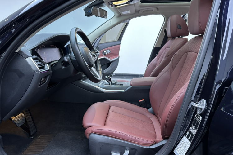 宝马3系 2022款 改款 325i M运动套装中控内饰7003