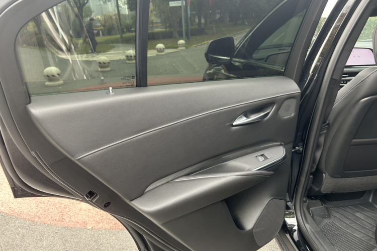 凯迪拉克XT4 2024款 改款 28T 两驱豪华型中控内饰7013