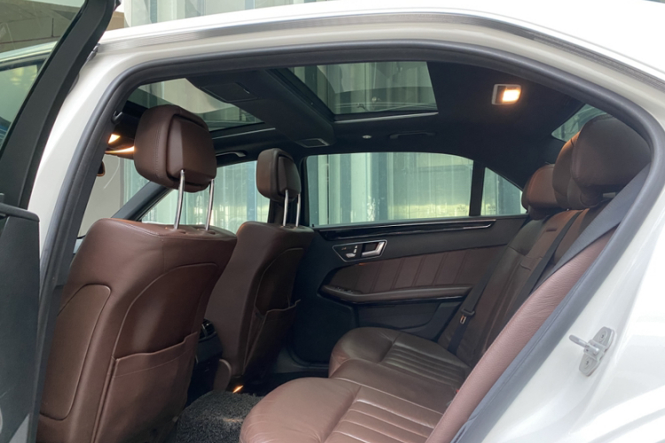 奔驰E级 2014款 改款 E 300 L 运动型中控内饰7002