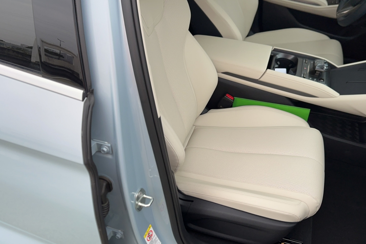 比亚迪 秦L 2024款 DM-i 120KM领先型局部细节41