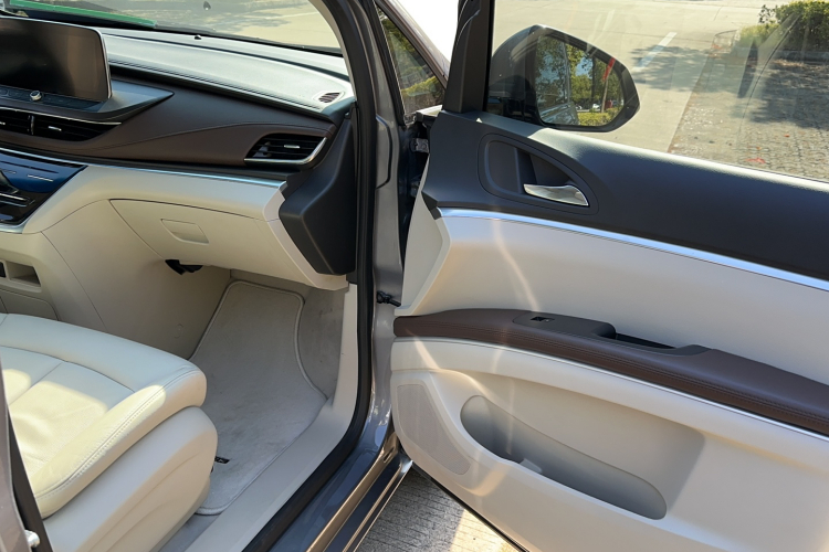 别克GL8 2021款 陆上公务舱 652T 豪华型中控内饰7006