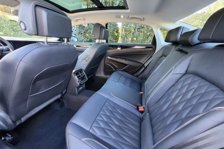 大众 帕萨特 2019款 330TSI 尊贵版 国VI中控内饰7002