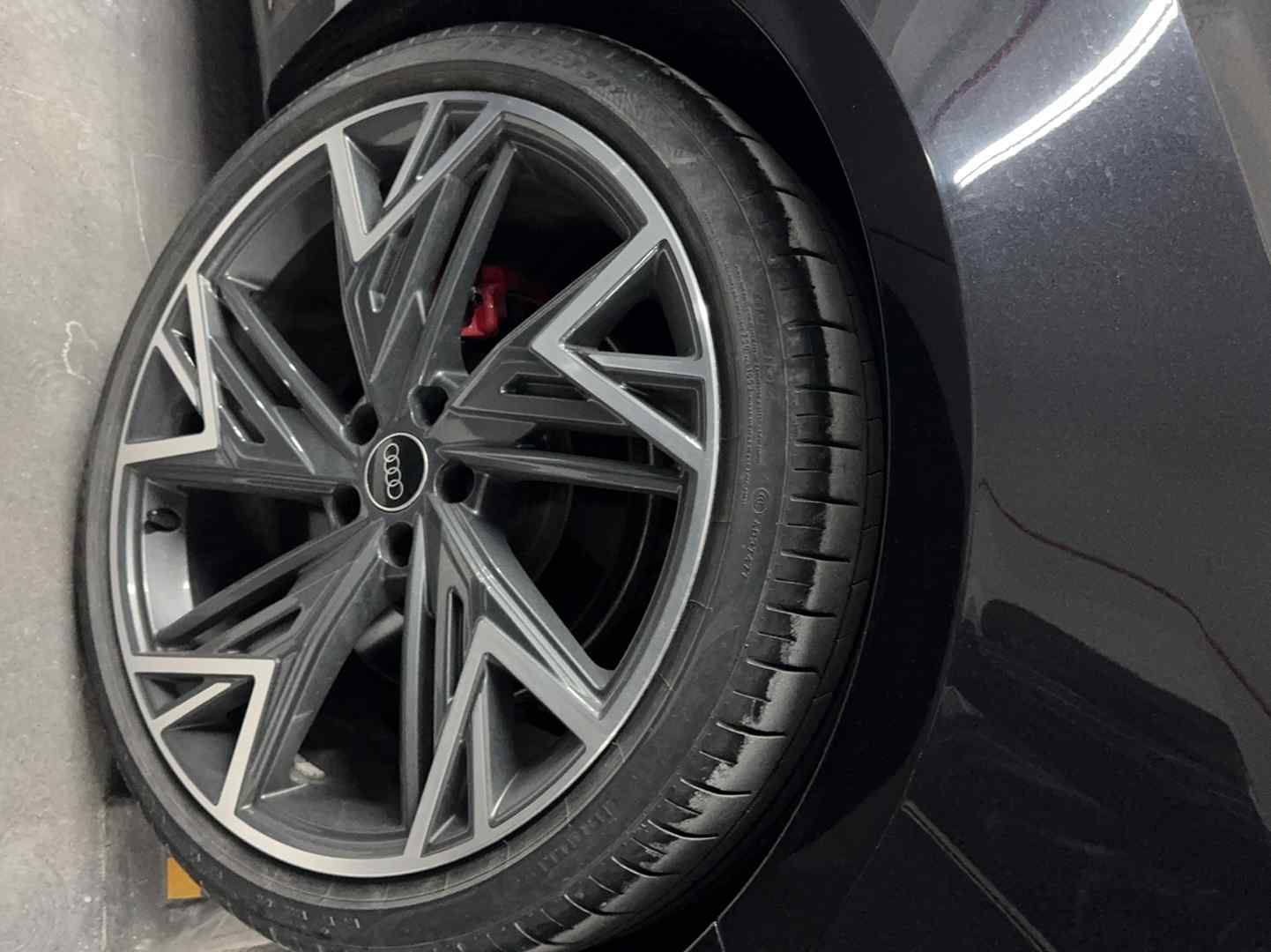 奥迪A7L 2024款 55 TFSI quattro 黑武士版(5)