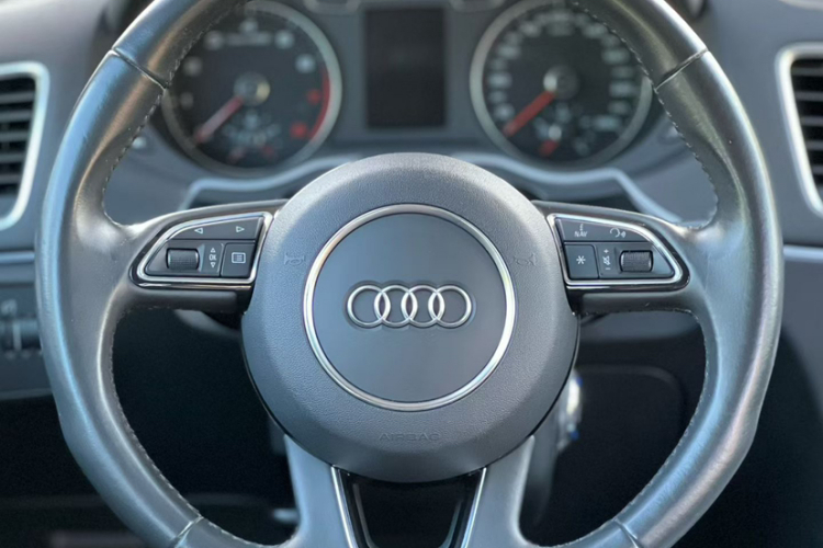 奥迪Q3 2018款 30周年年型 30 TFSI 时尚型中控内饰7003