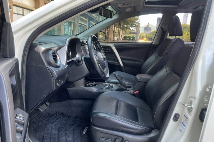 丰田 RAV4荣放 2018款 2.5L 自动四驱精英i版车身外观6002