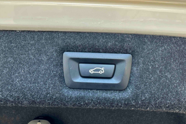 宝马5系 2020款 530Li 领先型 M运动套装车身外观6010