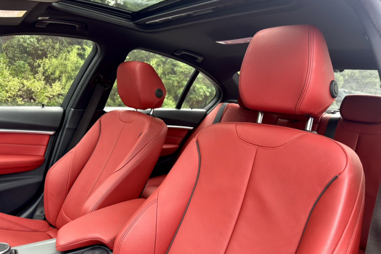 宝马3系 2019款 320i M运动曜夜版中控内饰7005