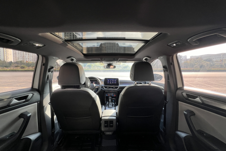 大众 T-ROC探歌 2024款 300TSI DSG两驱辰光版中控内饰7015