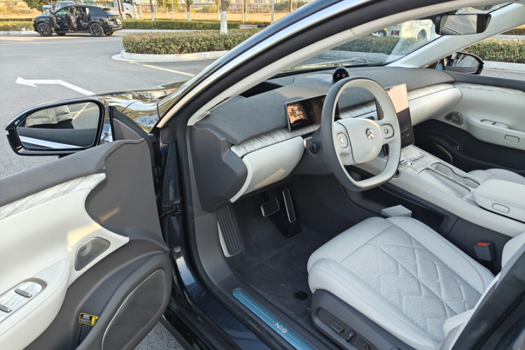蔚来ET7 2024款 75kWh 行政版中控内饰7003
