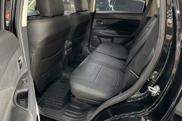 三菱 欧蓝德 2021款 2.0L 两驱畅行版 5座中控内饰7005