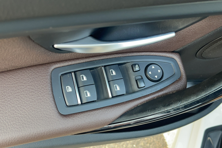 宝马3系 2018款 320Li 时尚型局部细节9008