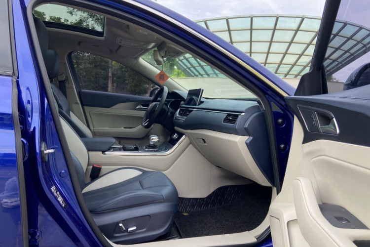 红旗H5 2020款 1.8T 自动智联旗享版中控内饰7008