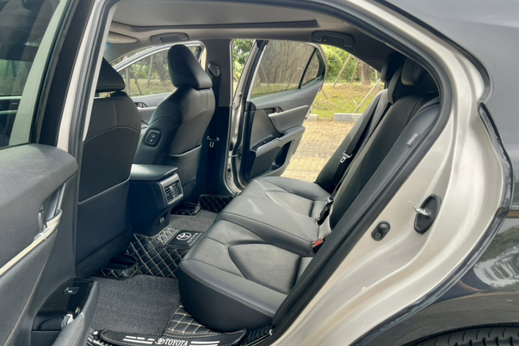 丰田 凯美瑞 2019款 2.5G 豪华版 国VI中控内饰7010