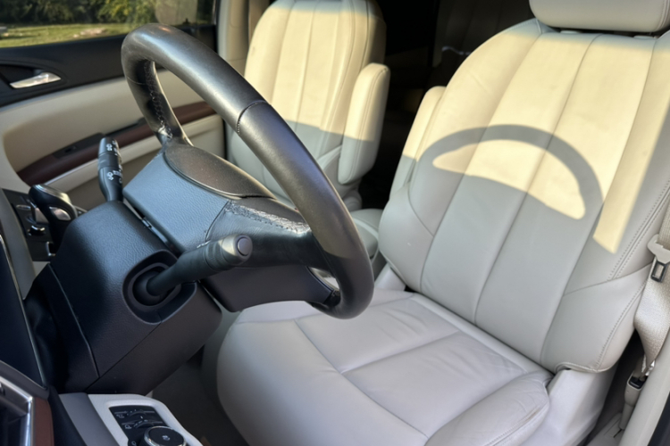 别克GL8 2018款 28T 豪华型 国VI中控内饰7010