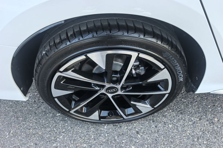 奥迪A3 2025款 A3L Limousine 35TFSI 飞驰尊享型车身外观6010