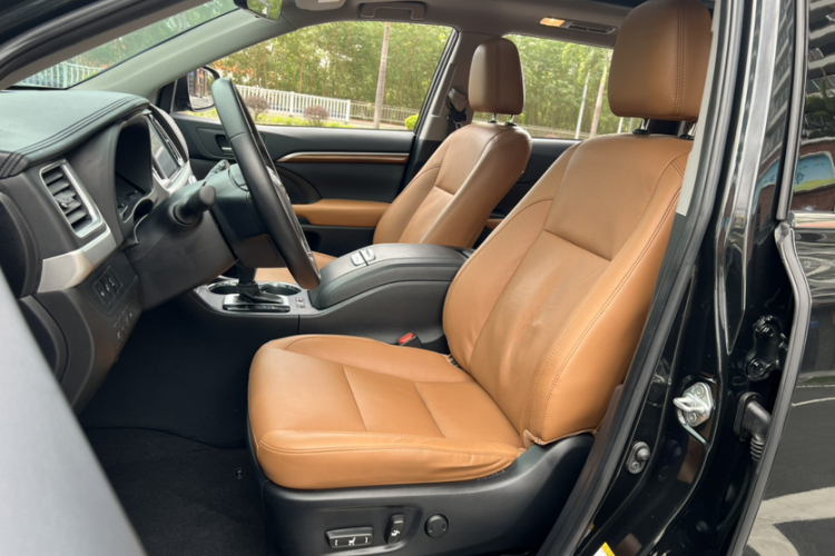 丰田 汉兰达 2020款 2.0T 四驱百万纪念版 7座局部细节19