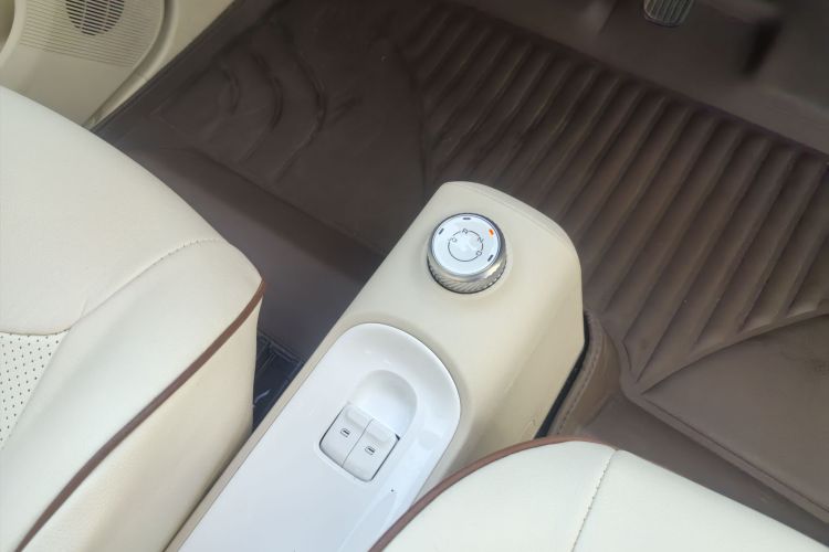 五菱汽车 宏光MINIEV 2024款 第三代 215km 进阶版中控内饰7007