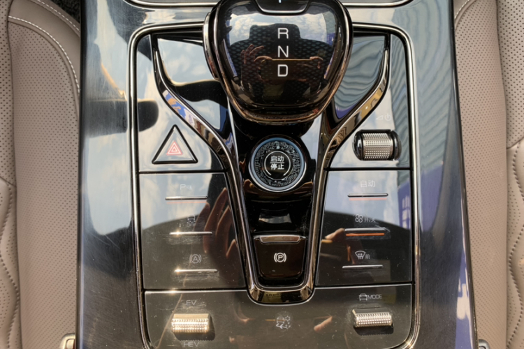 比亚迪 汉 2023款 DM-i 冠军版 121KM 尊贵型局部细节18