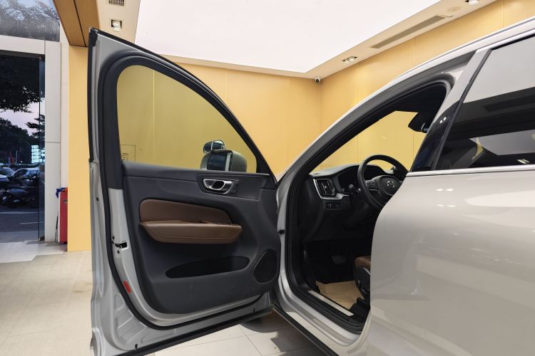 沃尔沃XC60 2022款 B5 四驱智逸豪华版车身外观6009