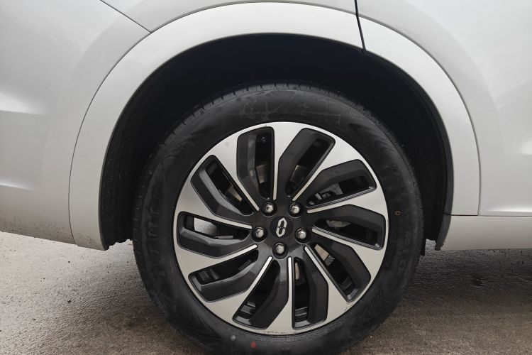 鸿蒙智行 问界M7 2024款 1.5T 后驱Plus版 5座车身外观6011