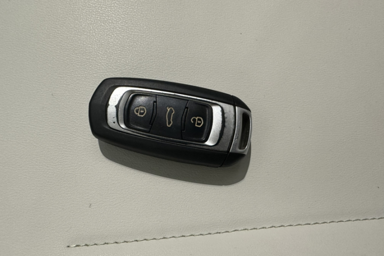 吉利银河 2024款 200km 熊猫骑士中控内饰7007