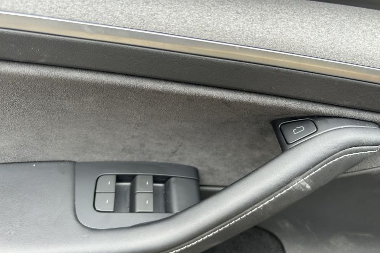 特斯拉 Model Y 2024款 后轮驱动版中控内饰7011