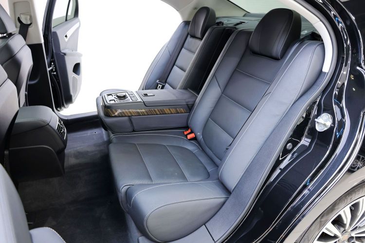 红旗H7 2021款 2.0T 旗舰版中控内饰7010