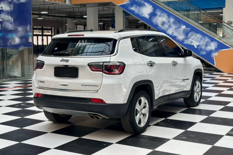 Jeep 指南者 2020款 220T 自动领先版车身外观6005