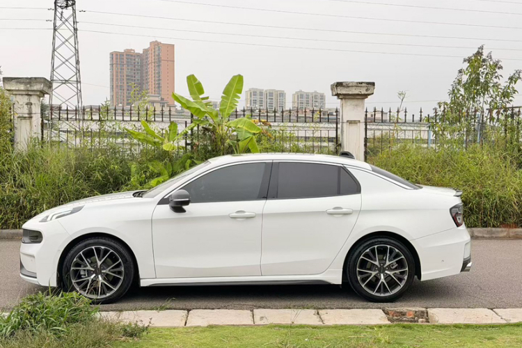 领克03 2019款 2.0TD 自动劲Pro版车身外观6005