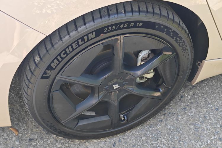 昊铂GT 2024款 全球款 710特高压激光雷达版车身外观6009