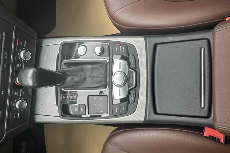 奥迪A6L 2018款 30周年年型 TFSI 进取型中控内饰7004