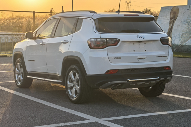 Jeep 指南者 2019款 220T 自动悦享版车身外观6002