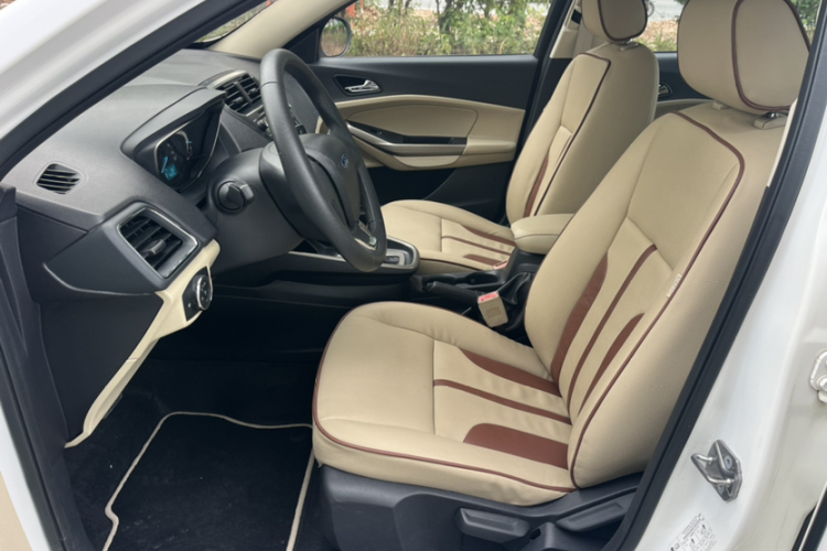 福特 福睿斯 2015款 1.5L 自动舒适型中控内饰7003