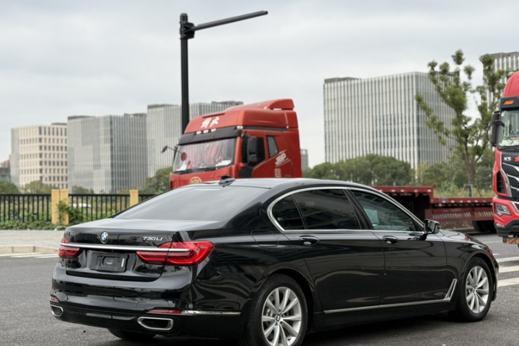宝马7系 2017款 730Li 领先型车身外观6004