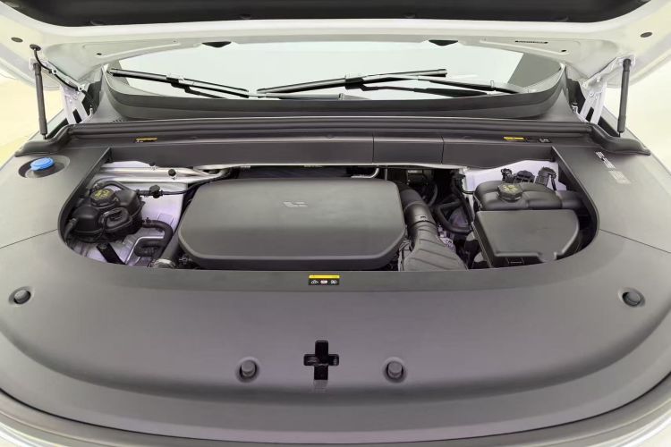 理想汽车 理想L6 2025款 Pro 智能焕新版中控内饰7010