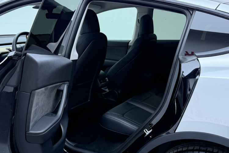 特斯拉 Model Y 2022款 后轮驱动版中控内饰7009