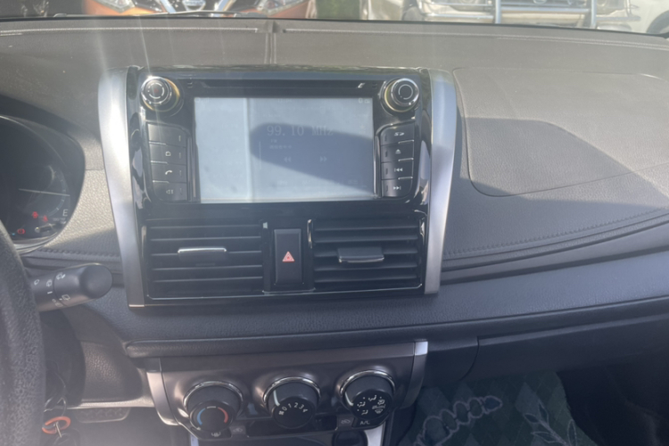 丰田 YARiS L 致炫 2015款 1.5E 自动魅动版中控内饰7002