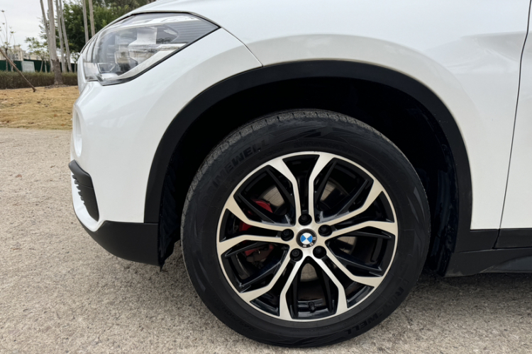 宝马X1 2018款 sDrive20Li 领先型车身外观6006