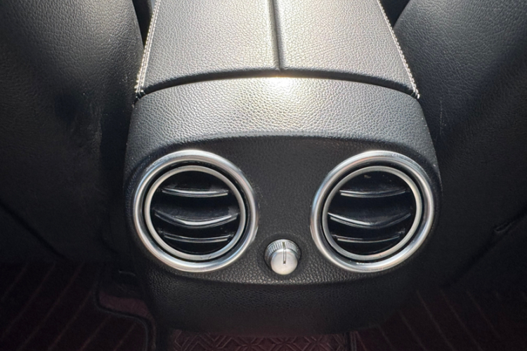 奔驰GLC轿跑 2020款 GLC 300 4MATIC 轿跑SUV中控内饰7010