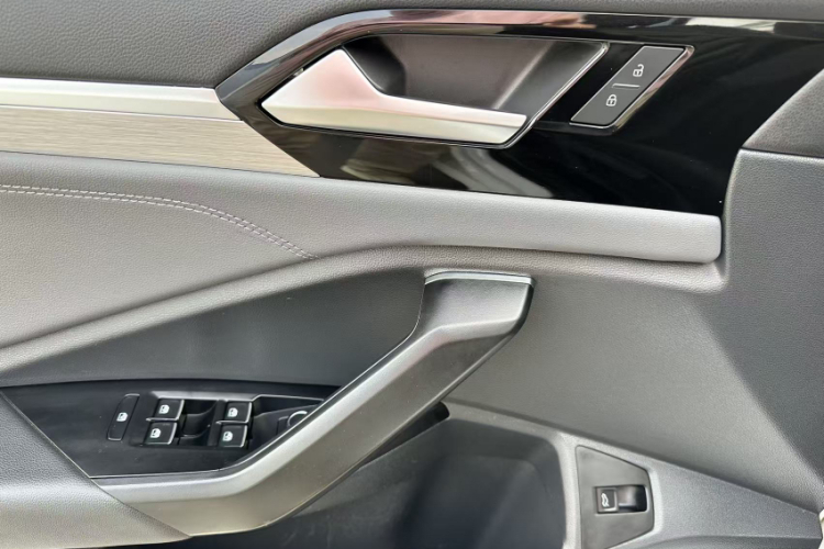 大众 速腾 2021款 200TSI DSG舒适智联版中控内饰7012