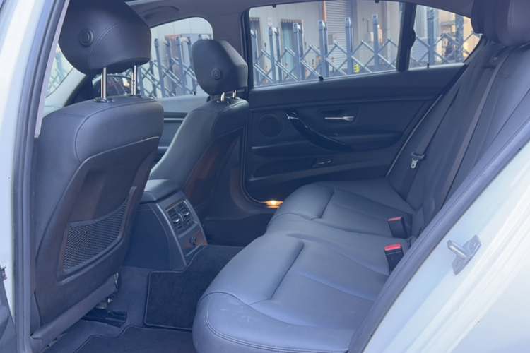 宝马3系 2017款 320Li M运动型中控内饰7004