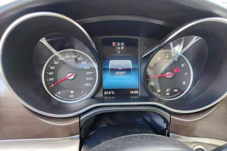 奔驰V级 2020款 V 260 领航版中控内饰15