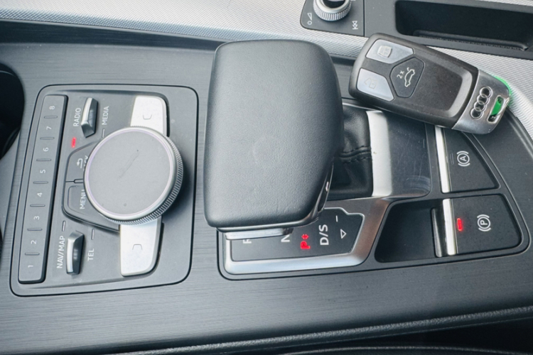 奥迪A4(进口) 2020款 Avant 先锋派 40 TFSI 时尚动感型中控内饰7004