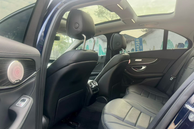 奔驰C级 2019款 改款 C 260 L 运动版中控内饰7001