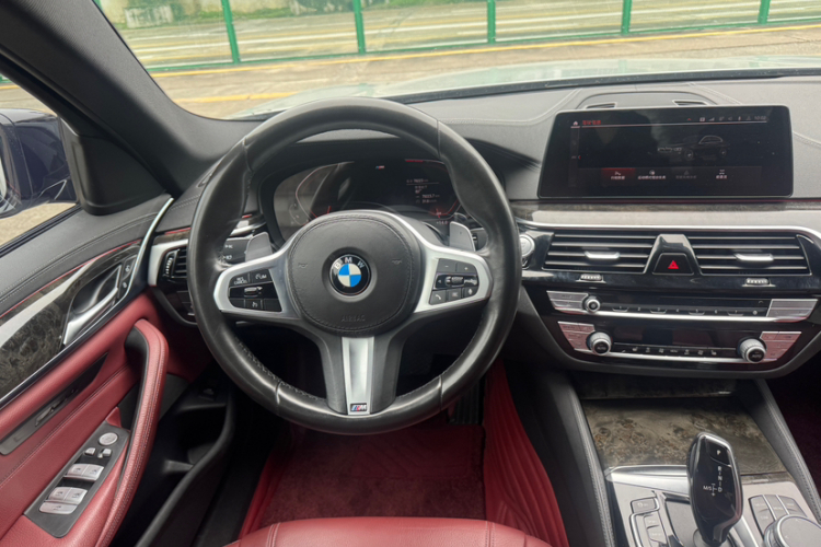 宝马5系 2020款 530Li 领先型 M运动套装中控内饰7004