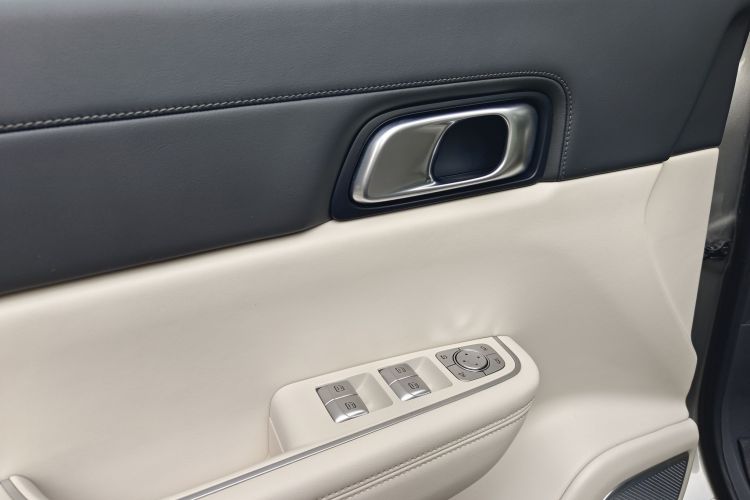 理想汽车 理想ONE 2020款 增程6座版局部细节24