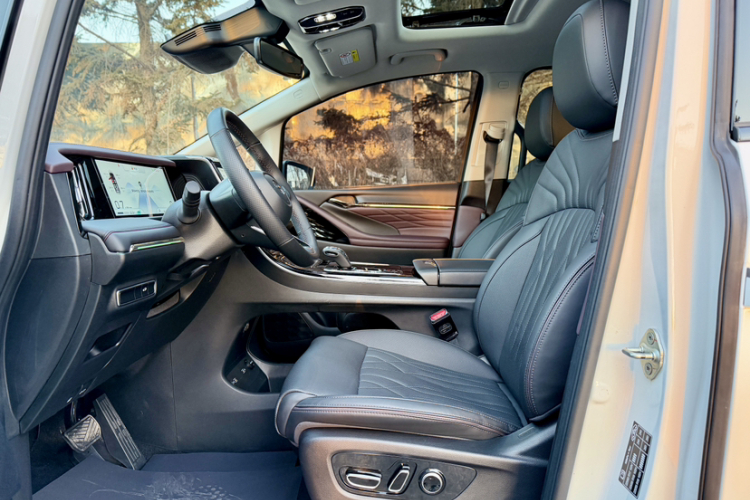 广汽传祺 传祺M8 2024款 大师系列 400T 至尊版中控内饰7001