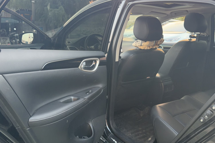 日产 轩逸 2019款 1.6XV CVT智联尊享版 国VI中控内饰7003