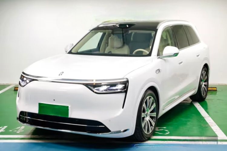 鸿蒙智行 问界M8 2025款 增程 Max+版 53.4kWh 6座版车身外观1