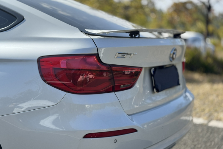 宝马3系GT 2018款 320i 时尚型车身外观6004